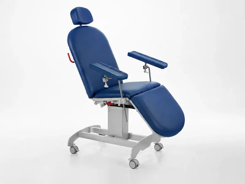 Sillón de extracciones con reposabrazos regulables