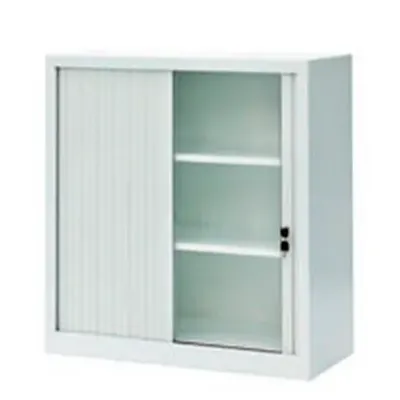 Vitrina con dos puertas correderas de persiana